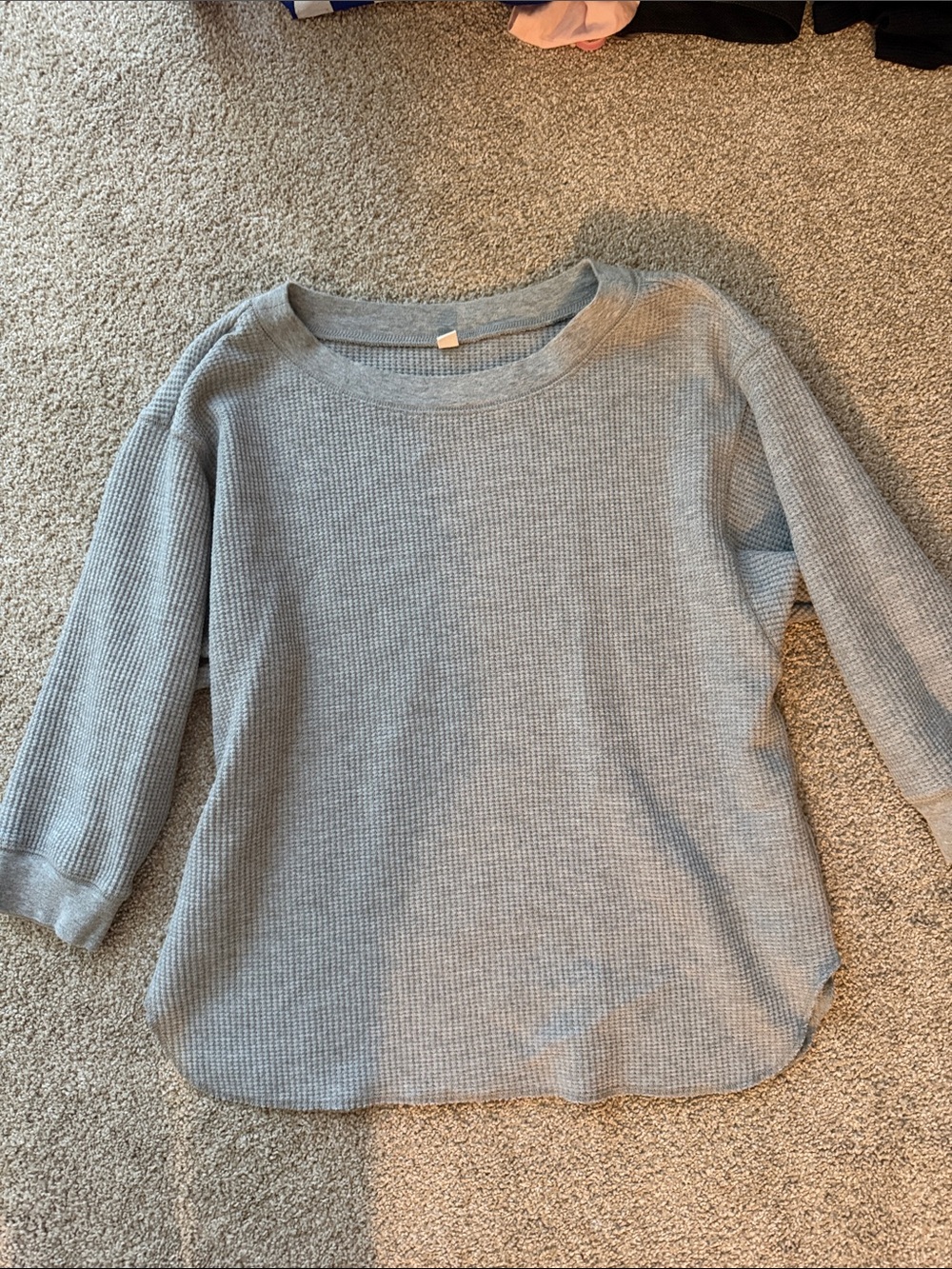 UNIQLO Light Gray Waffle Knit 3/4 Sleeve Top